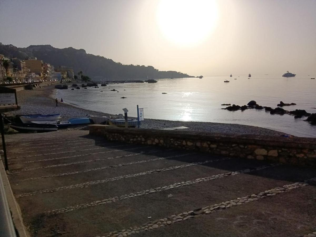Bilocale Fronte Mare Apartment Giardini Naxos Luaran gambar